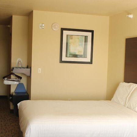 Cobblestone Hotel & Suites - Devils Lake Exterior photo