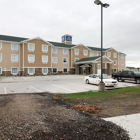 Cobblestone Hotel & Suites - Devils Lake Exterior photo