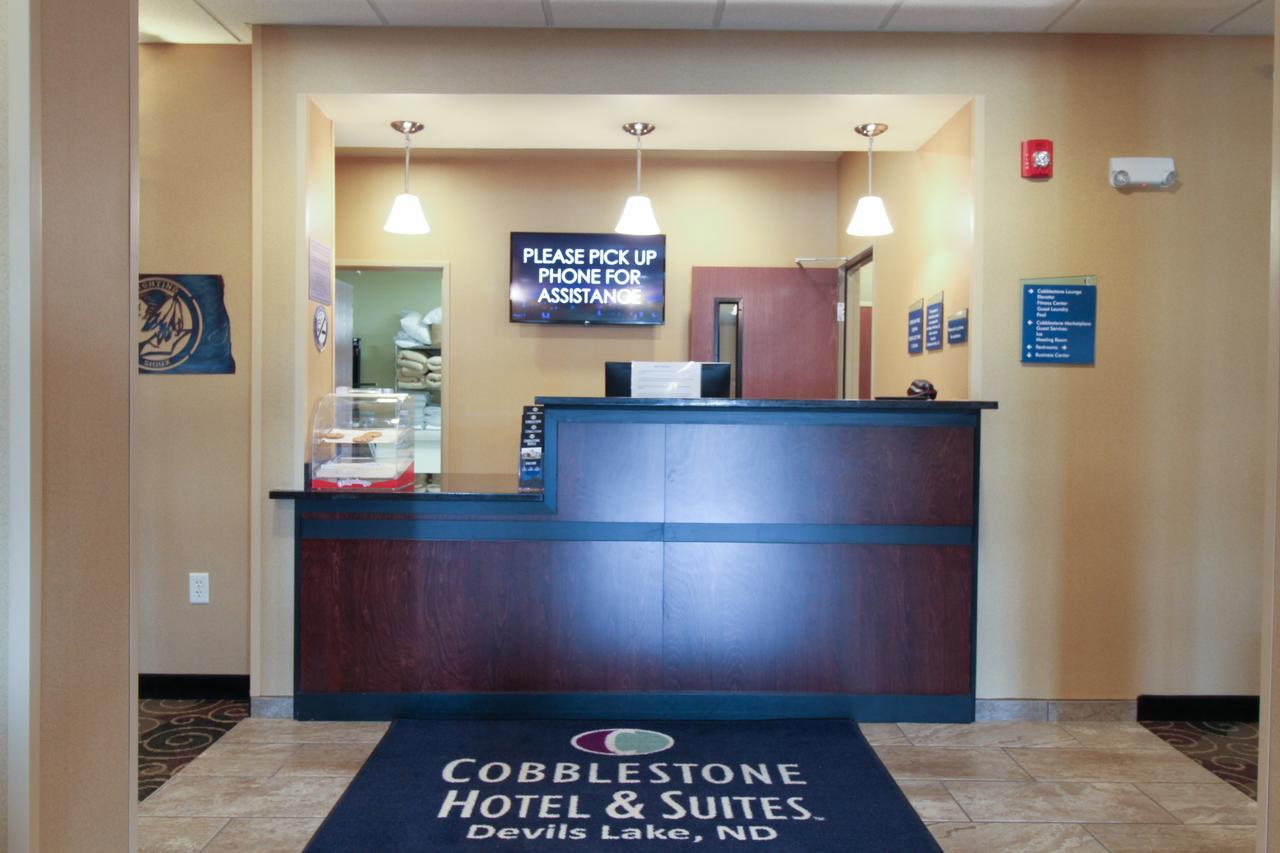 Cobblestone Hotel & Suites - Devils Lake Exterior photo
