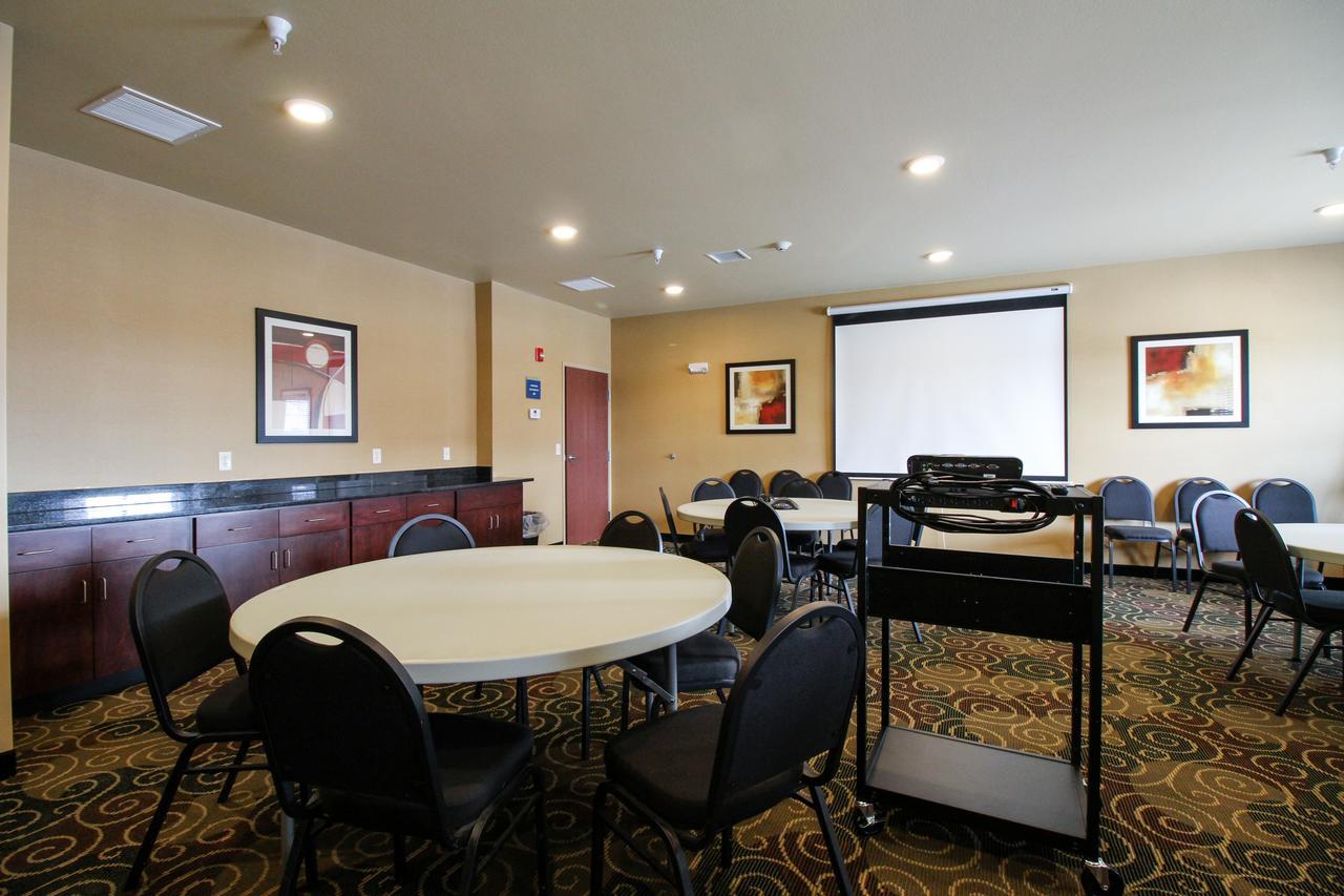 Cobblestone Hotel & Suites - Devils Lake Exterior photo