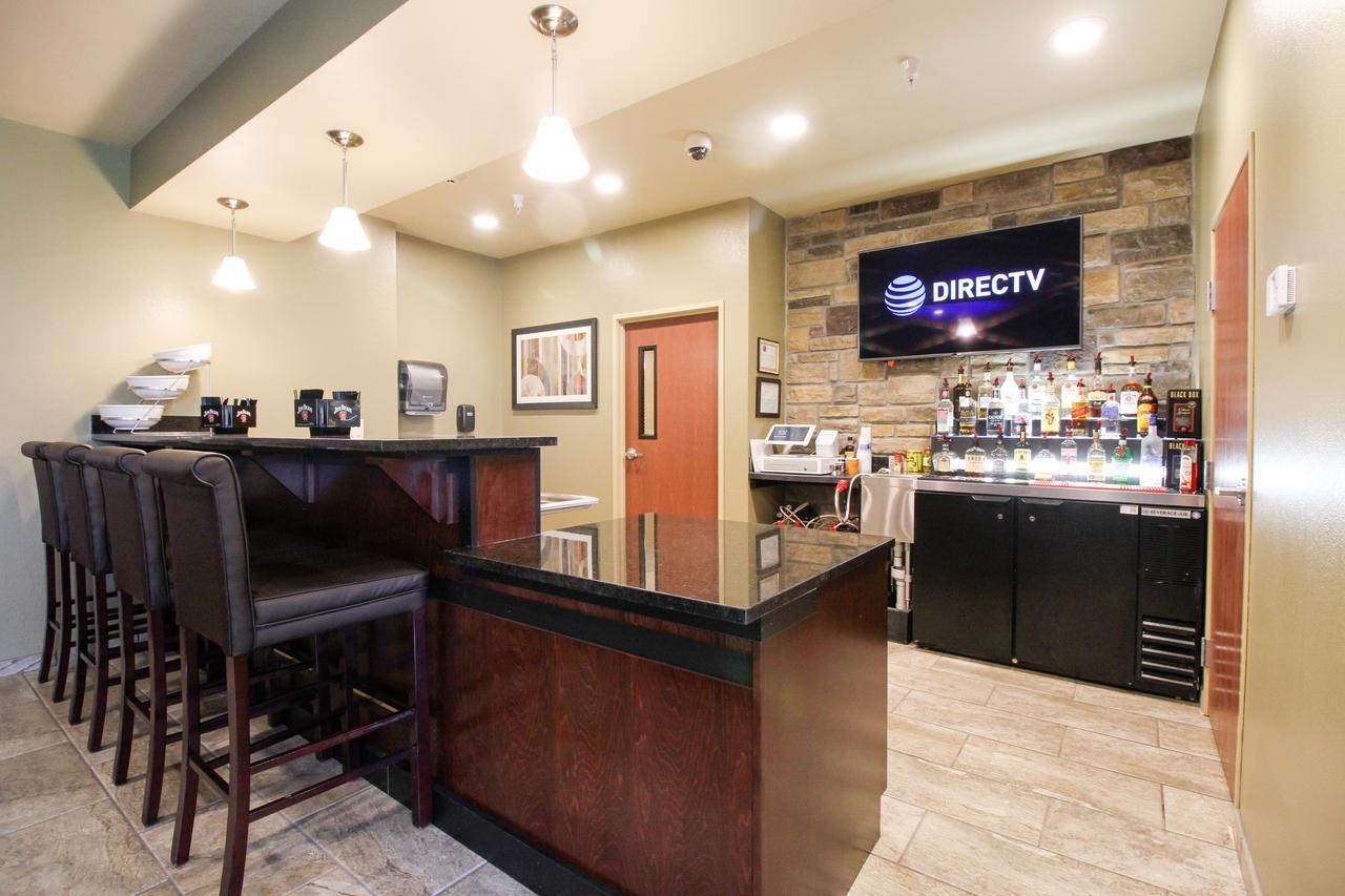 Cobblestone Hotel & Suites - Devils Lake Exterior photo