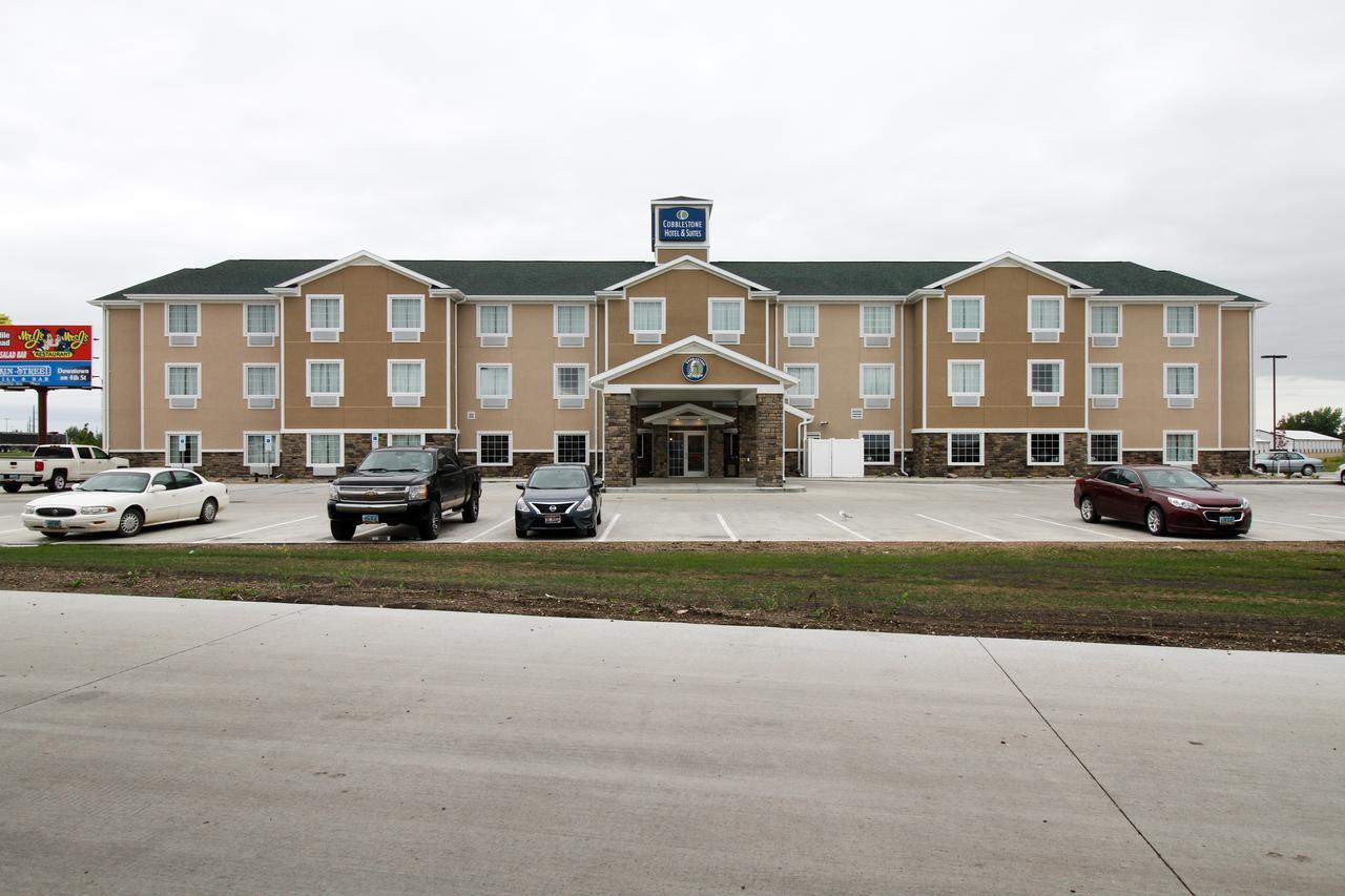 Cobblestone Hotel & Suites - Devils Lake Exterior photo