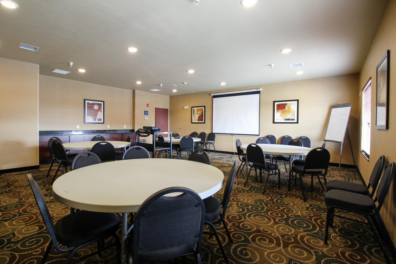 Cobblestone Hotel & Suites - Devils Lake Exterior photo