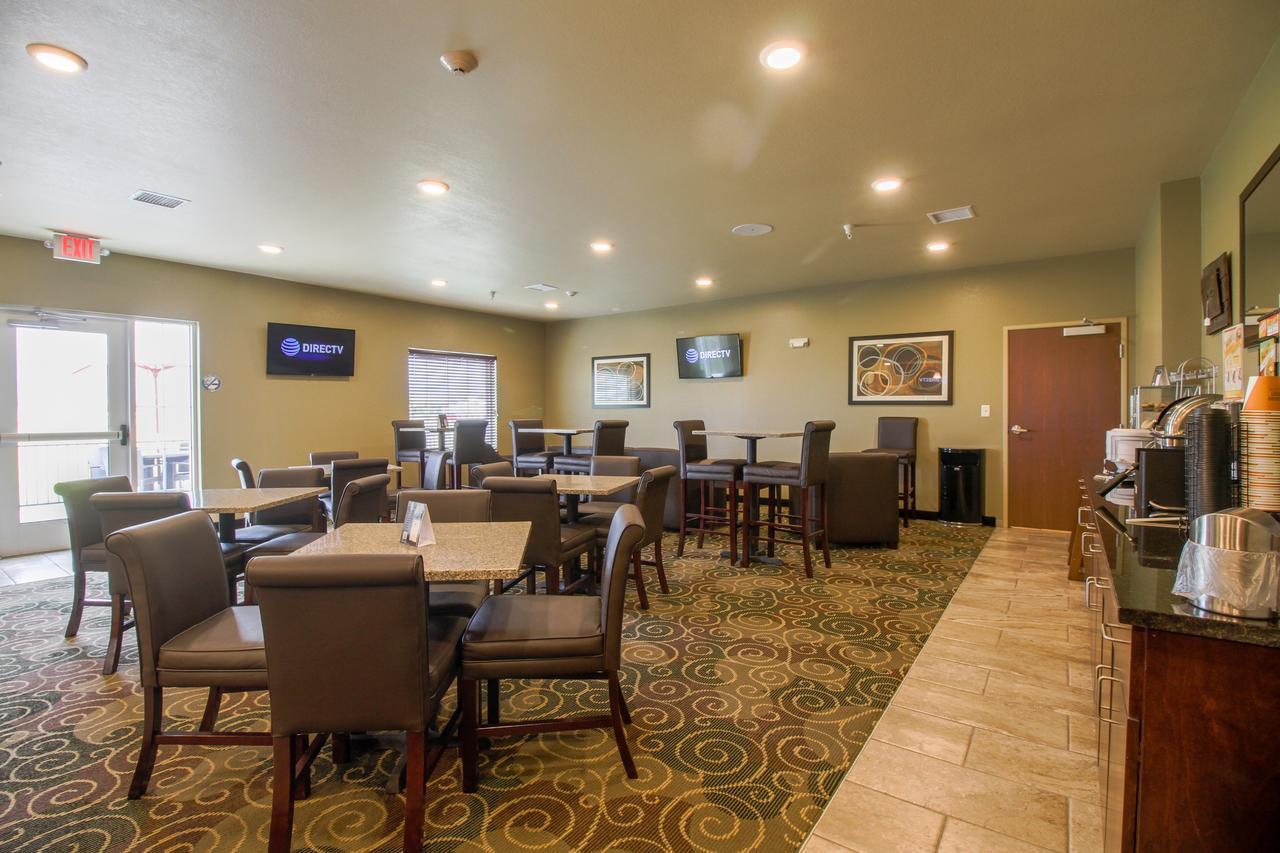 Cobblestone Hotel & Suites - Devils Lake Exterior photo