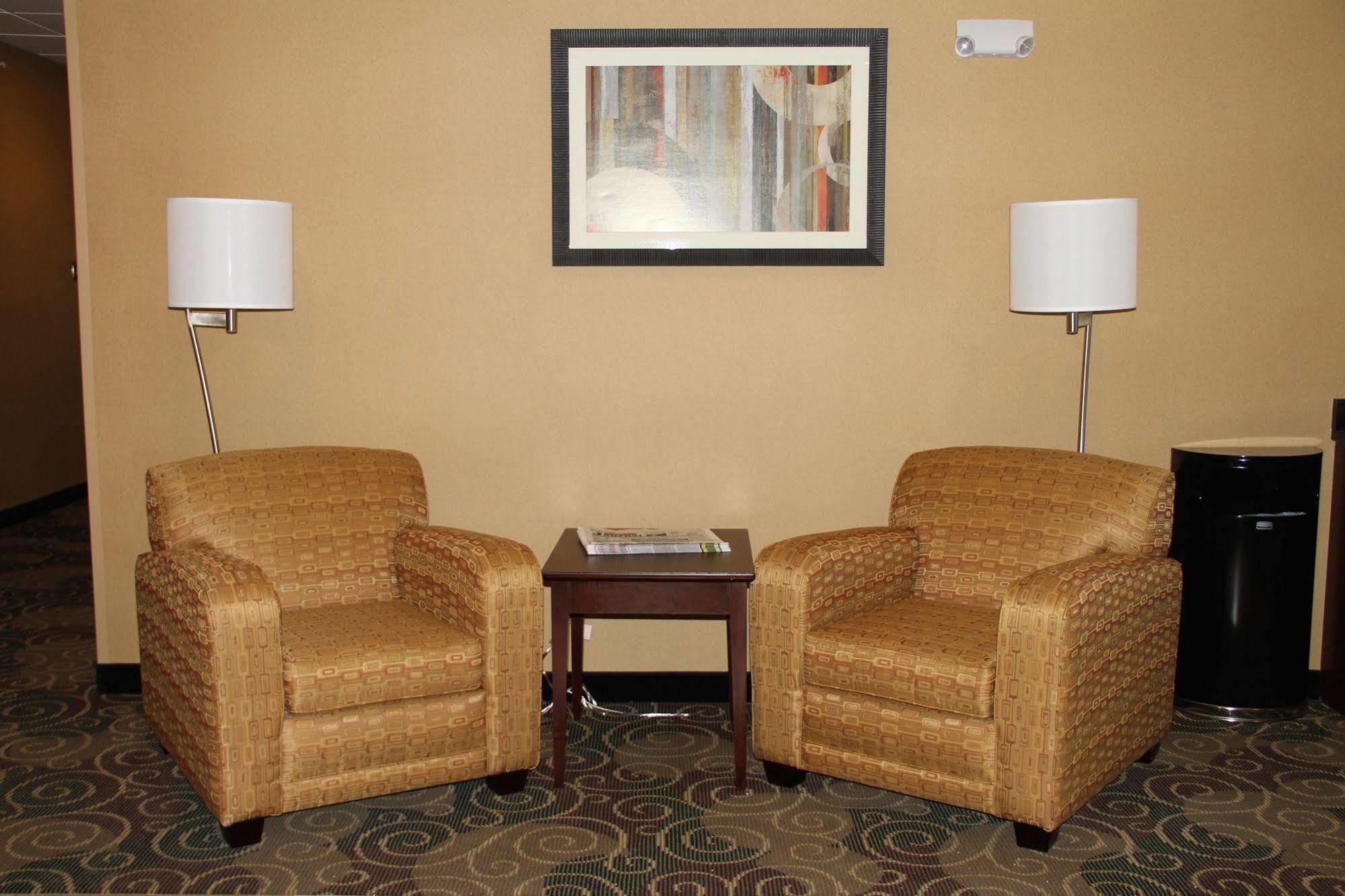 Cobblestone Hotel & Suites - Devils Lake Exterior photo