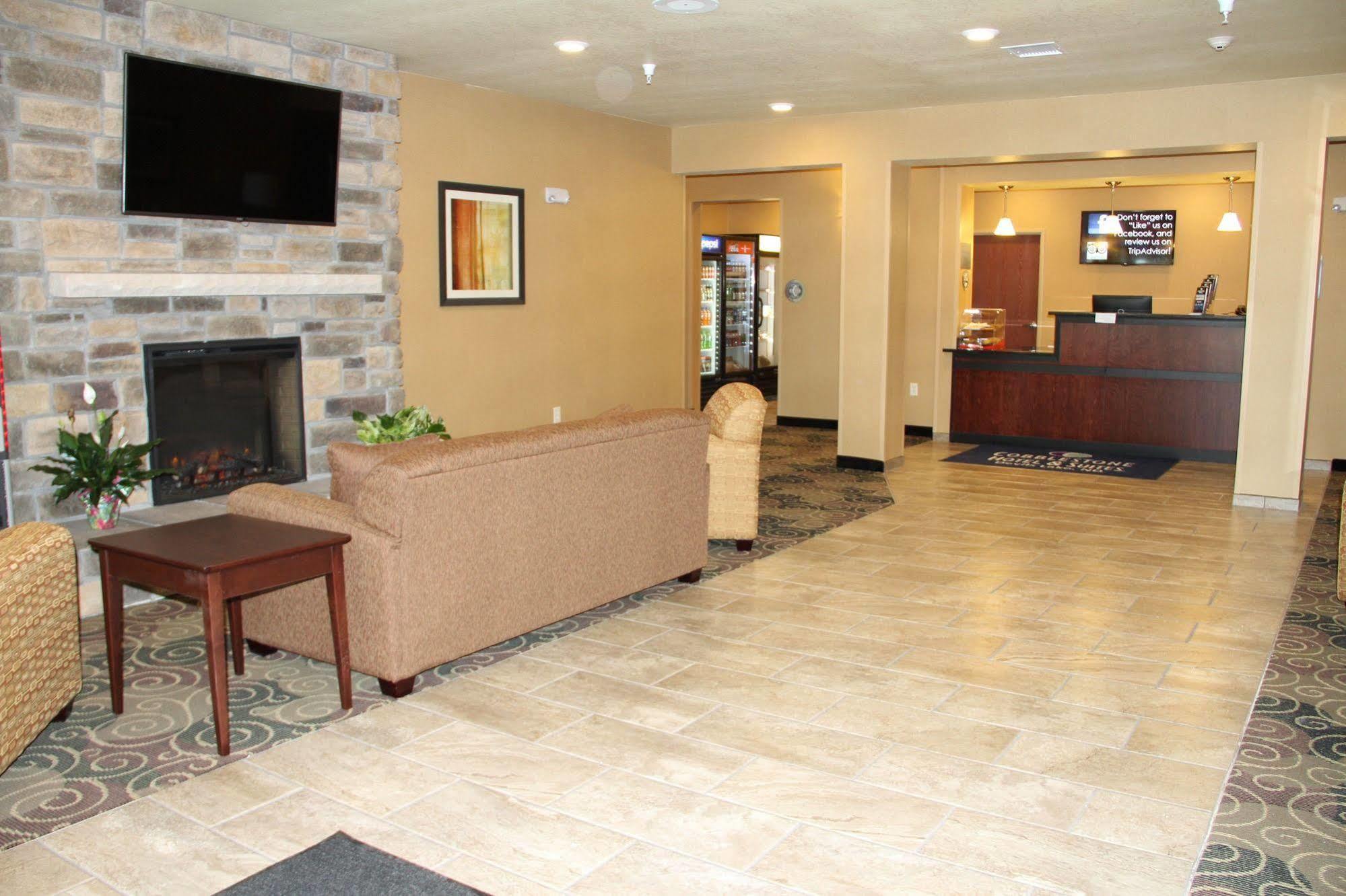 Cobblestone Hotel & Suites - Devils Lake Exterior photo