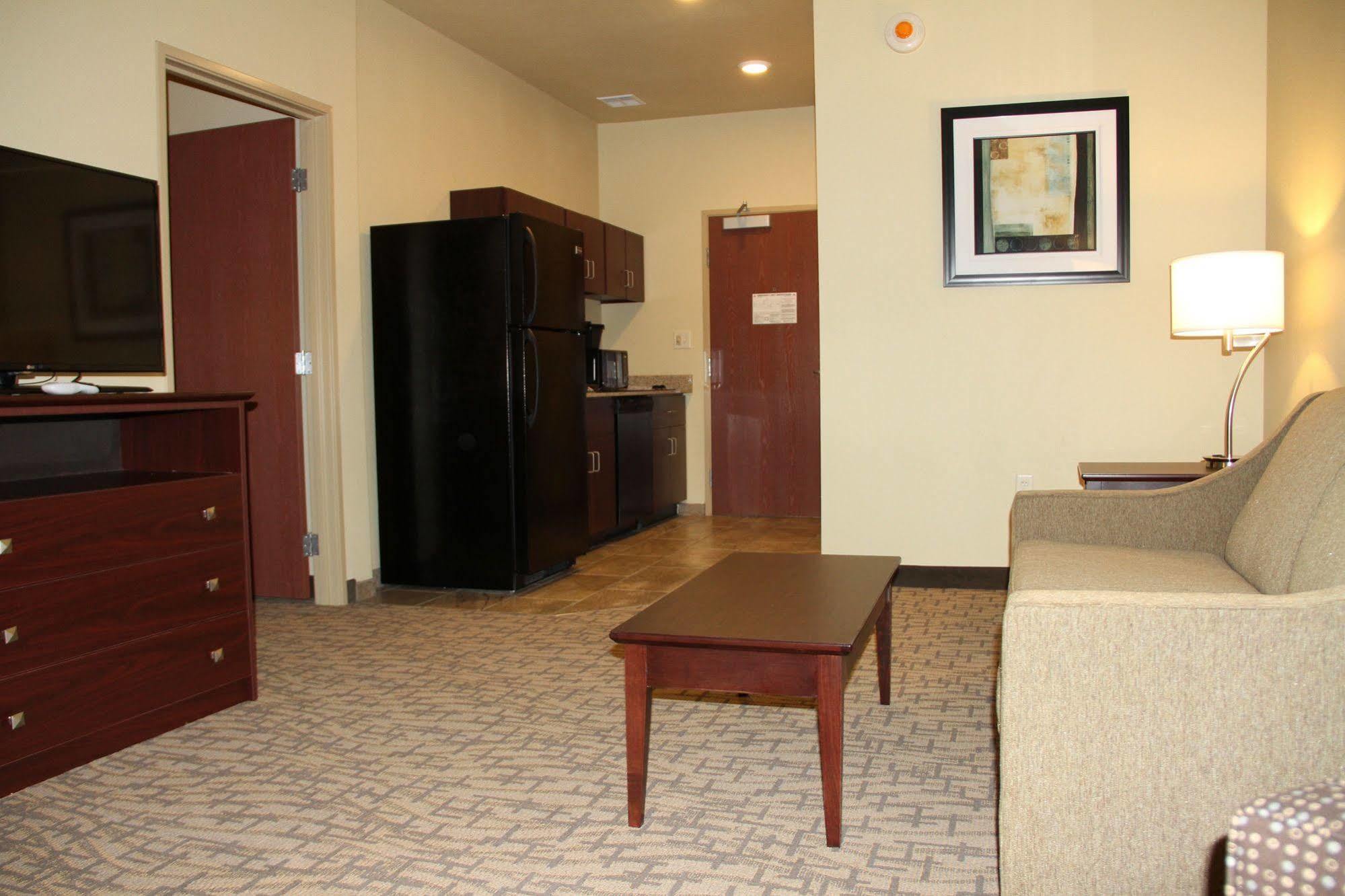 Cobblestone Hotel & Suites - Devils Lake Exterior photo