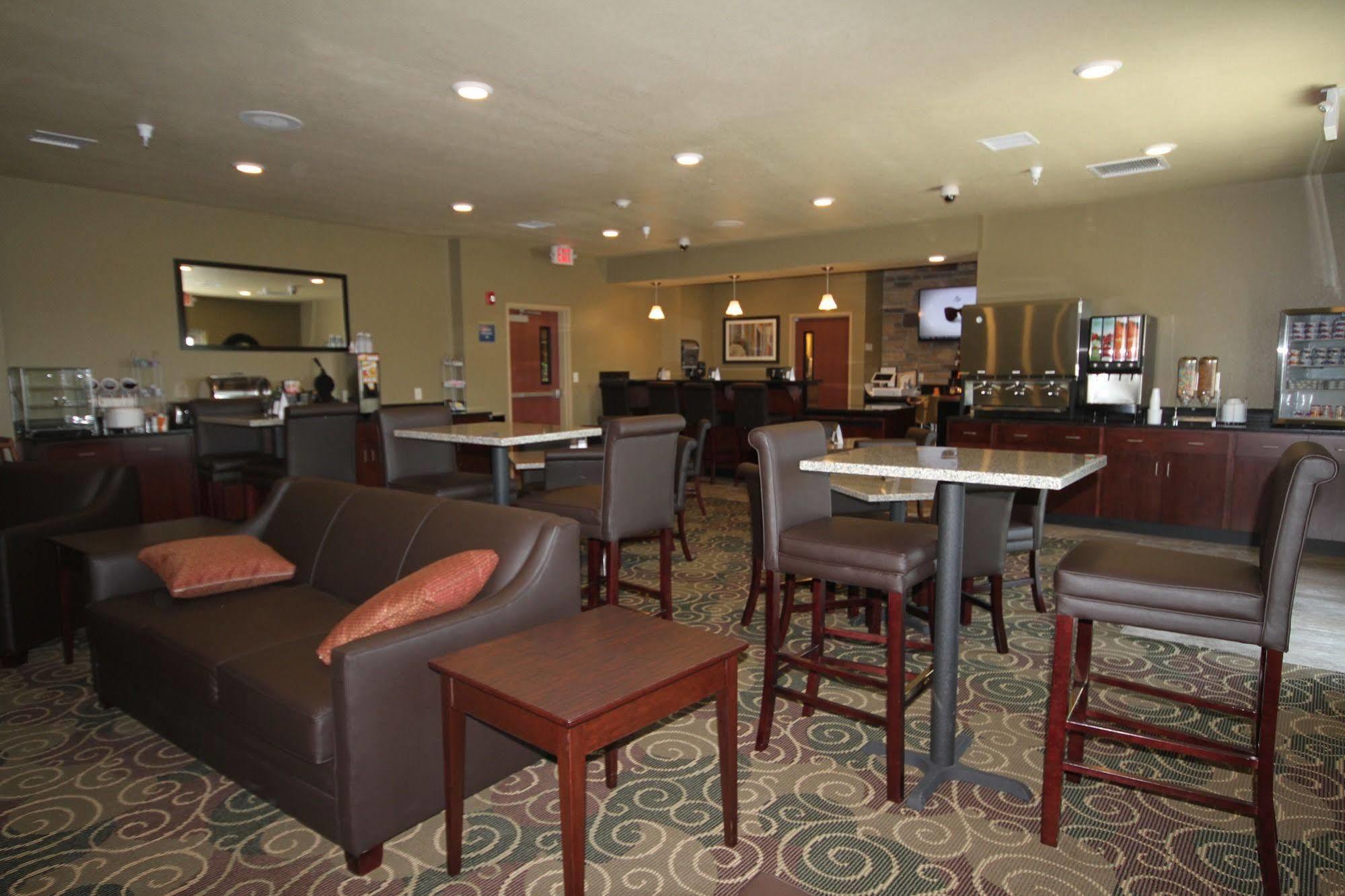Cobblestone Hotel & Suites - Devils Lake Exterior photo