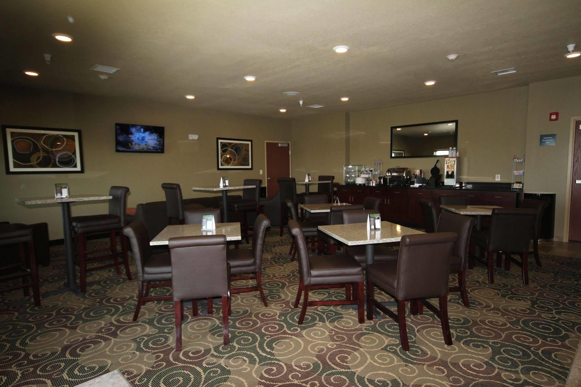 Cobblestone Hotel & Suites - Devils Lake Exterior photo