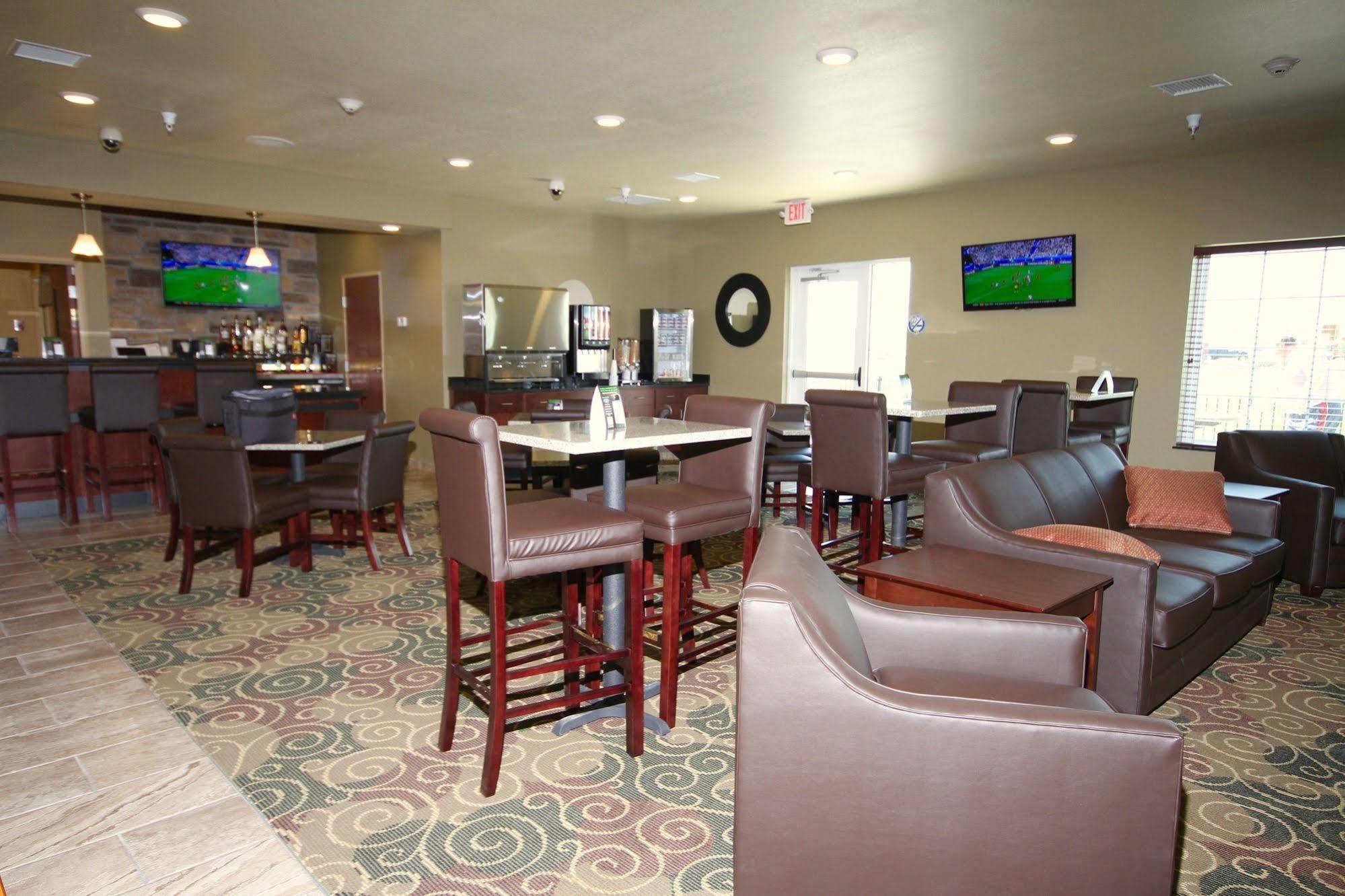 Cobblestone Hotel & Suites - Devils Lake Exterior photo